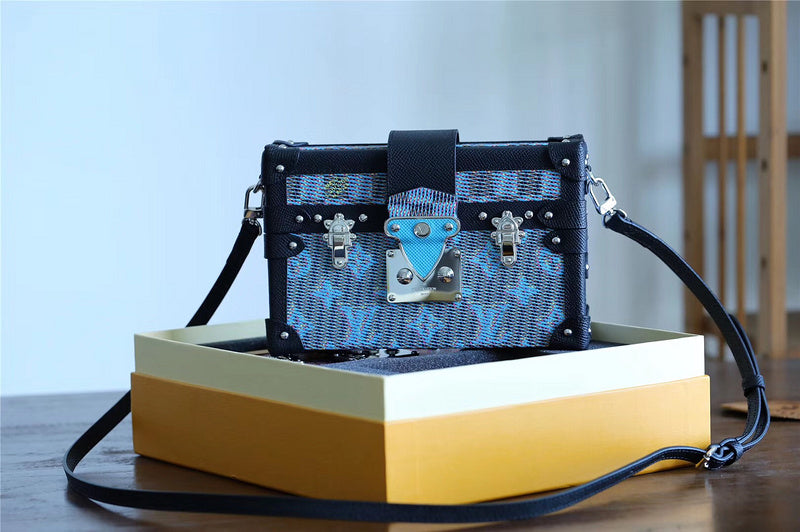 Fan Fashion Lu-Vi bags - 8204