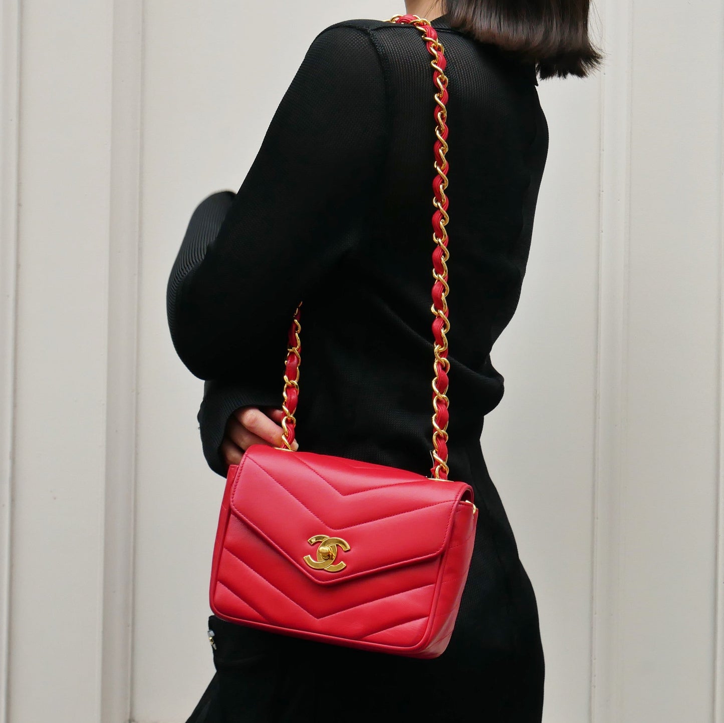 CHANEL 1994-1996 Red Lambskin Chevron Shoulder Bag 91196