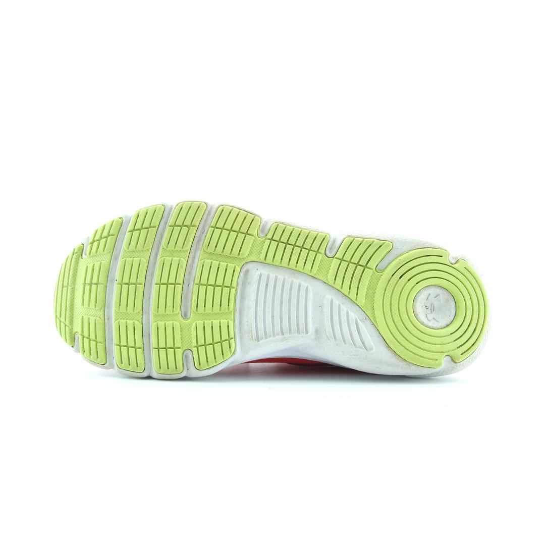 UNDER ARMOUR ASSERT 8