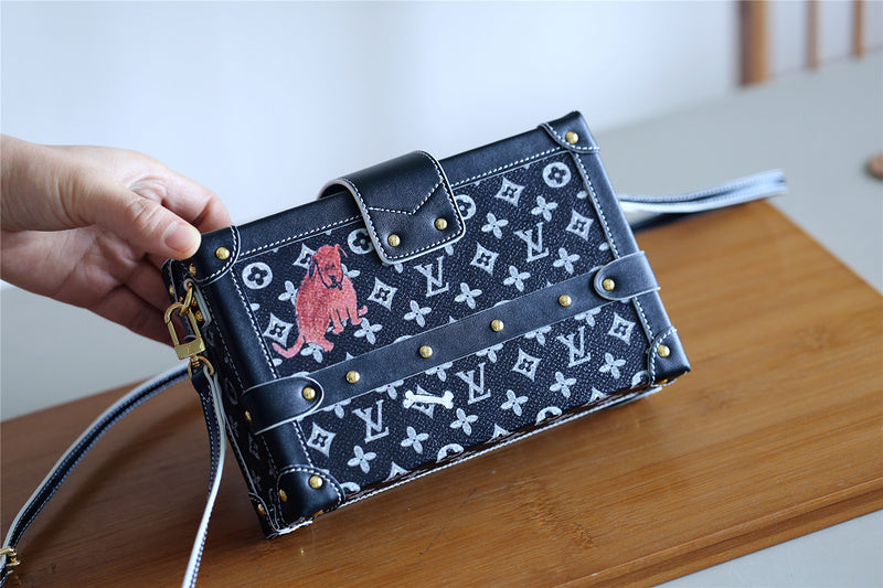 Fan Fashion Lu-Vi bags - 8211