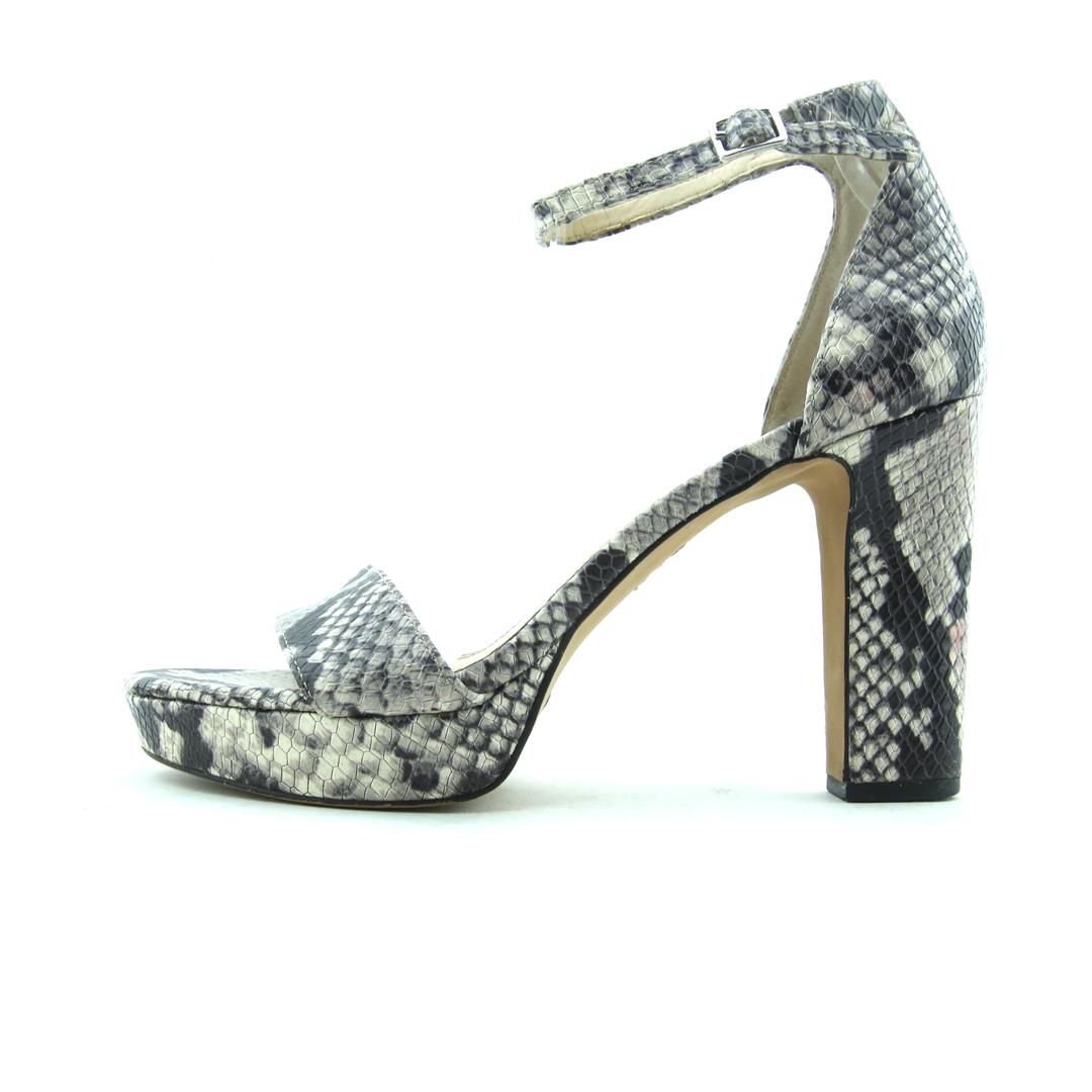 VINCE CAMUTO .
