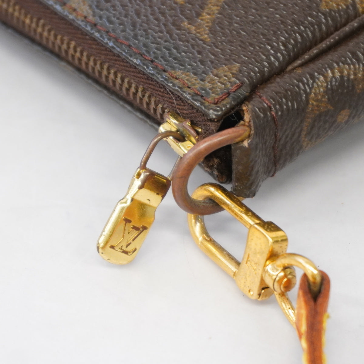 Louis Vuitton Monogram Pochette Accessoire Pouch
