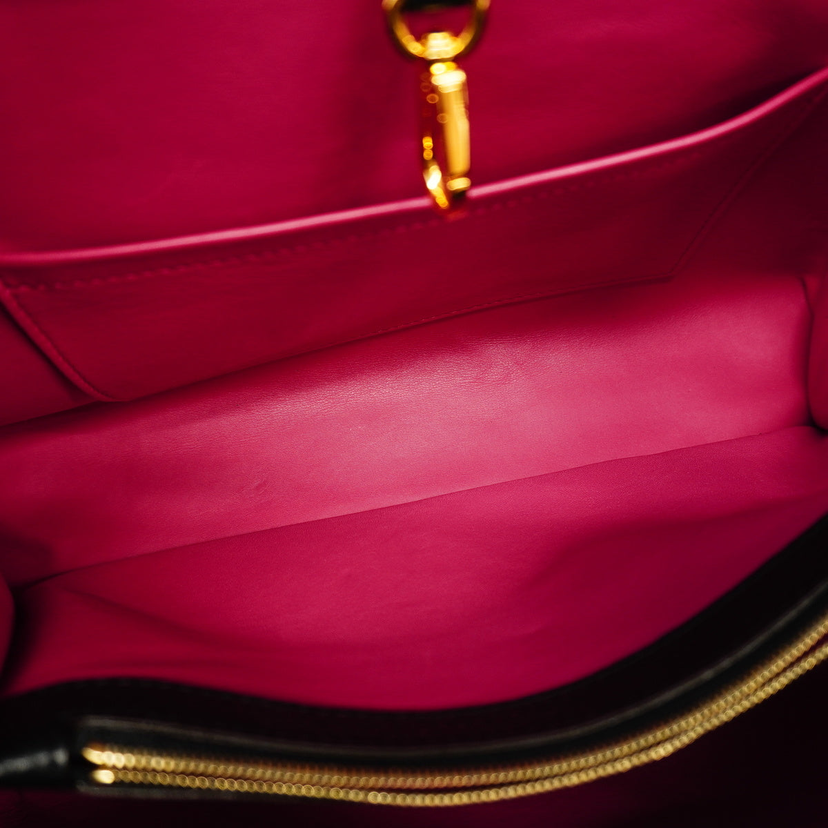 Louis Vuitton Handbag Taurillon Capucines MM Black