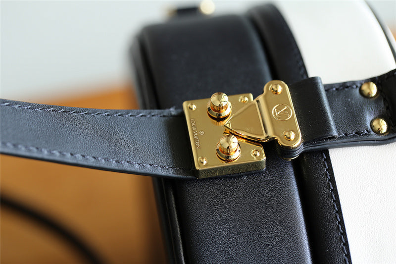 Fan Fashion Lu-Vi bags - 8327