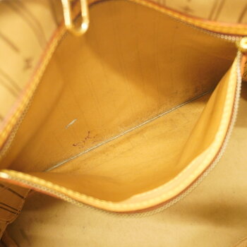 Louis Vuitton Monogram Neverfull MM Tote Bag
