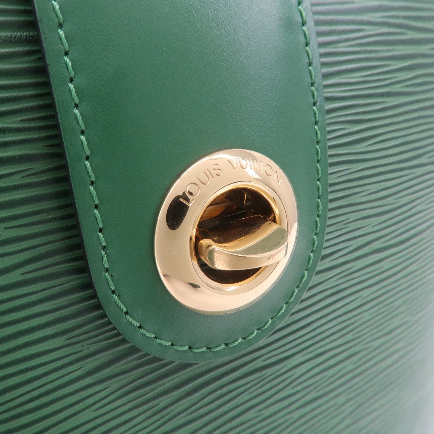 Louis Vuitton Epi Cluny Shoulder Bag Borneo Green M52254
