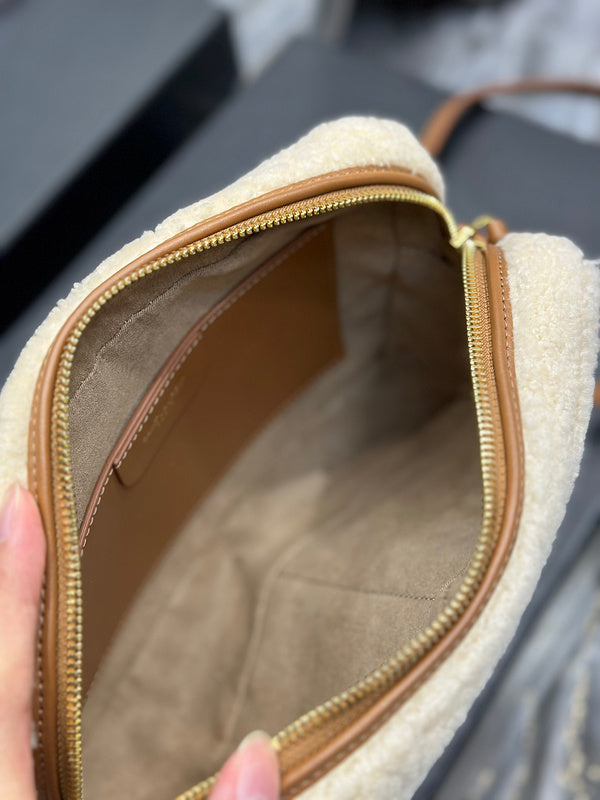 Amelia - YSL Bag - 3902