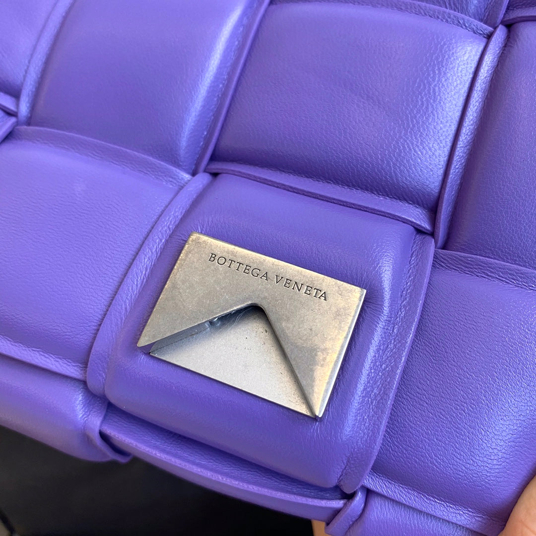 BV Padded Cassette Bag For Women 10.2in/26AmeliaIn Violet