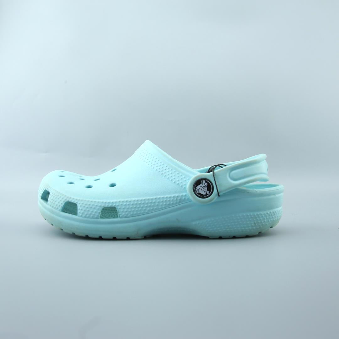 CROCS .