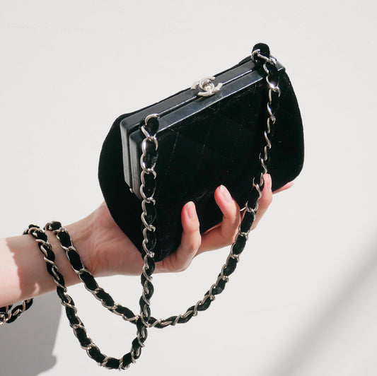 CHANEL 1996-1997 Black Velvet Kisslock Shoulder Bag 22574