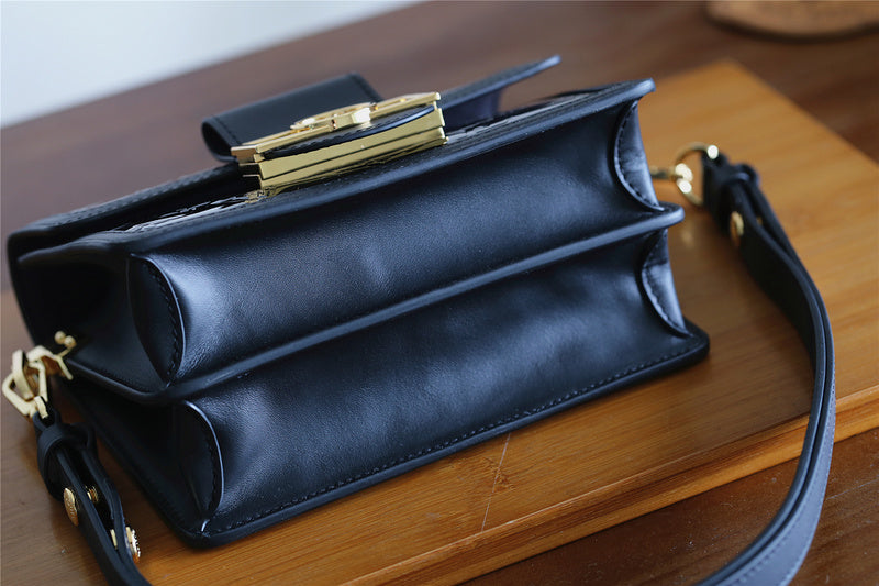 Fan Fashion Lu-Vi bags - 8130