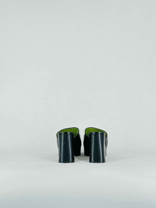 GUCCI Black Size EU 36 Mules