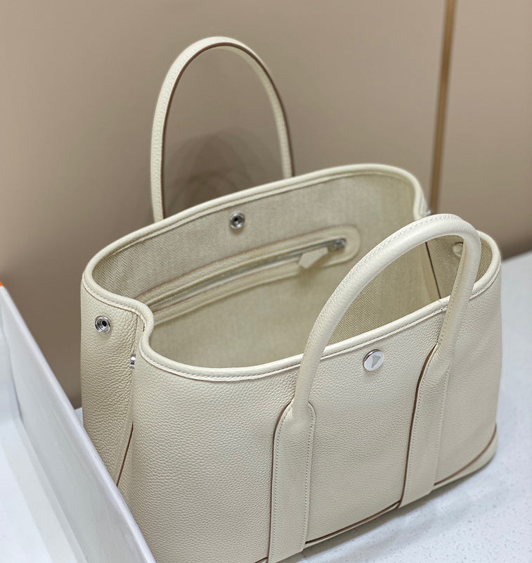 Amelia - HMS Bags - 1751