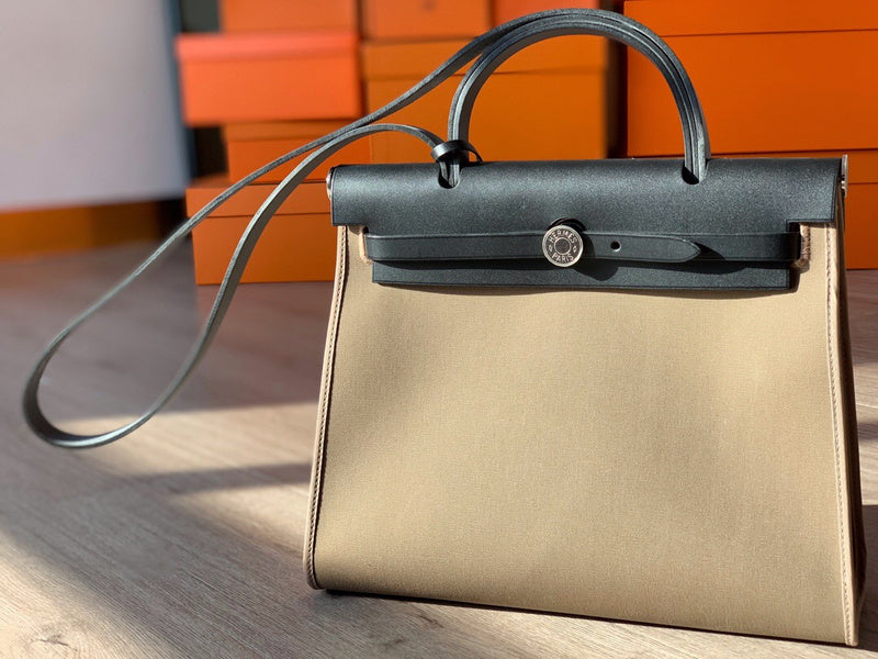 Amelia - HMS Bags - 1770