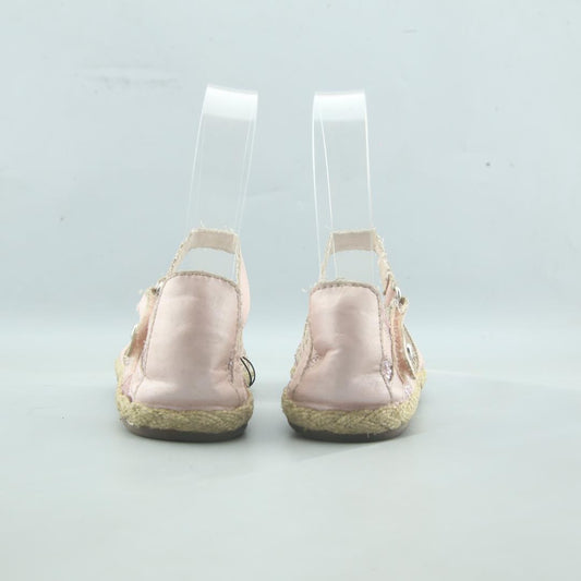 UGG  .