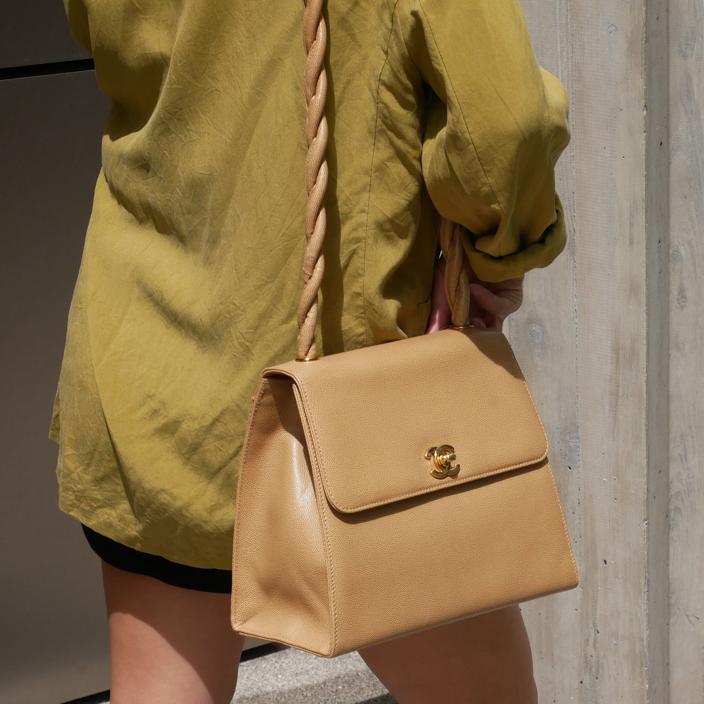 CHANEL 1999 Beige Caviar Trapezoid Shoulder Bag 85359