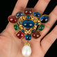 Broche en pâte de verre Chanel