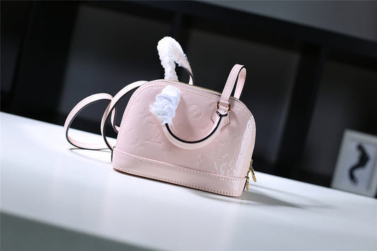 Fan Fashion Lu-Vi bags - 8300