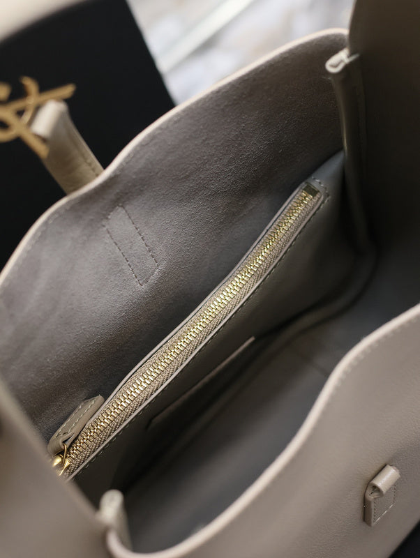 Amelia - YSL Bag - 1853