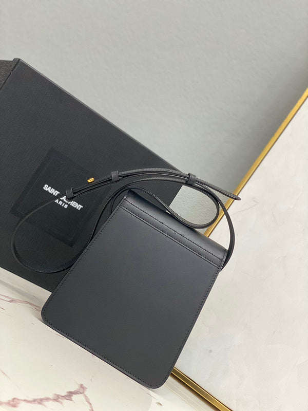 Amelia - YSL Bag - 2077