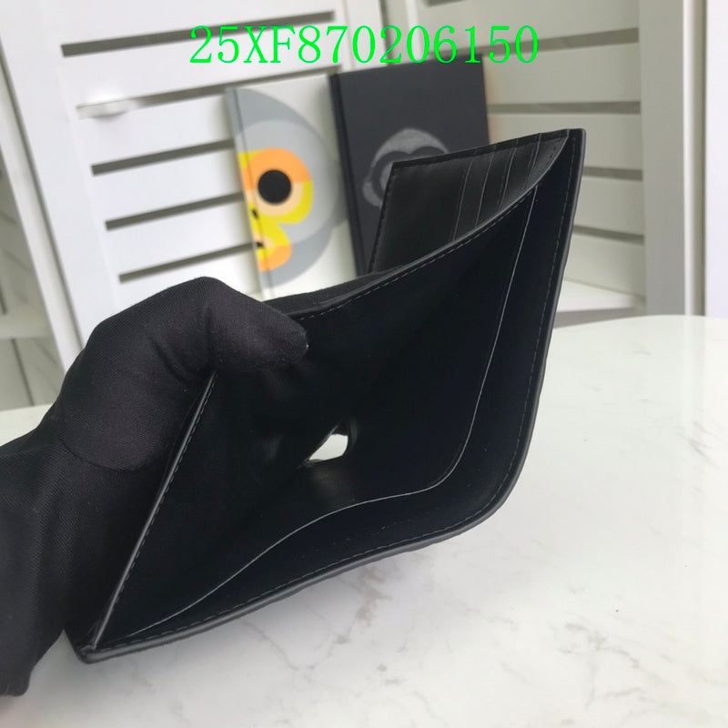 Amelia - CAH Wallet - 018