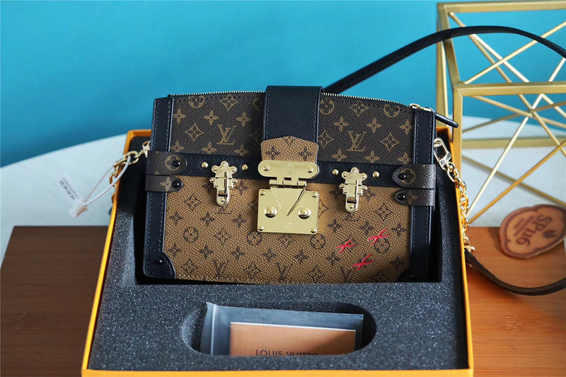 Fan Fashion Lu-Vi bags - 8200