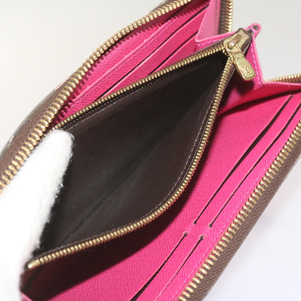 LOUIS VUITTON Zippy Wallet