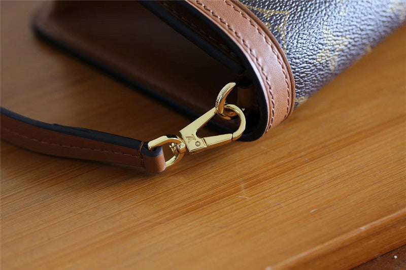 Fan Fashion Lu-Vi bags - 8137