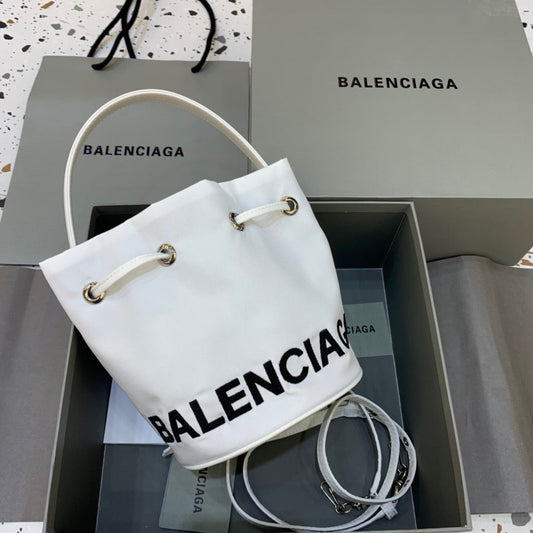 BLN-Ciaga Le Cagole Medium Bucket Bag In White, For Women,  Bags 11.8in/30cm