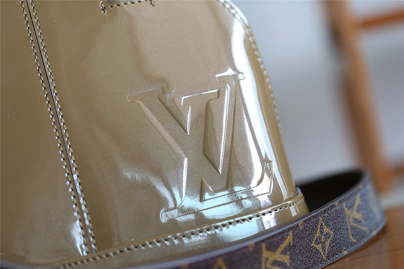 Fan Fashion Lu-Vi bags - 8280