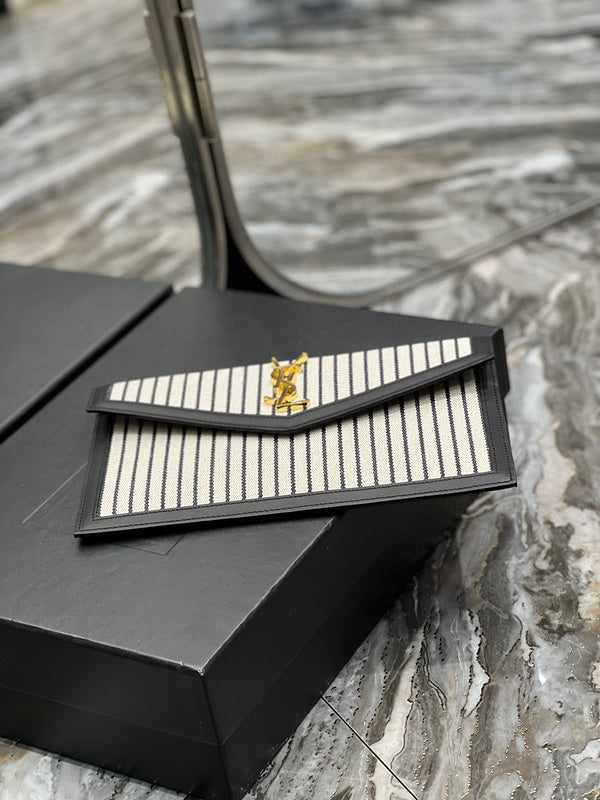 Amelia - YSL Bag - 4218
