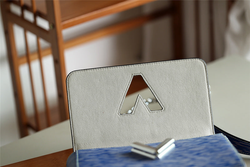 Fan Fashion Lu-Vi bags - 8496