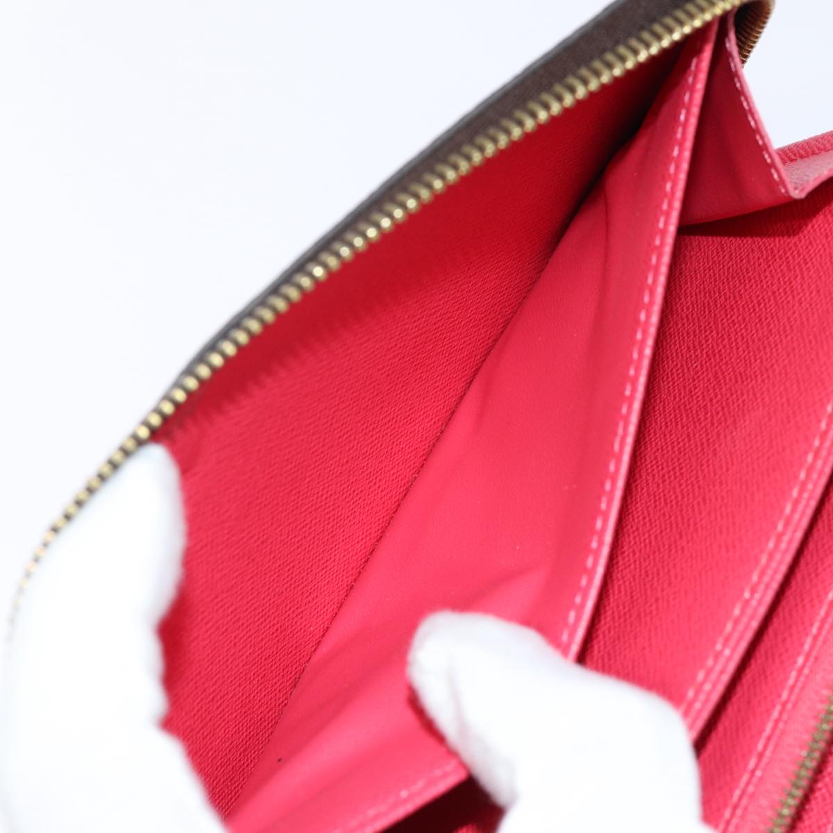 LOUIS VUITTON Zippy wallet