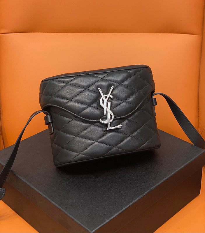 Amelia - YSL Bag - 2057
