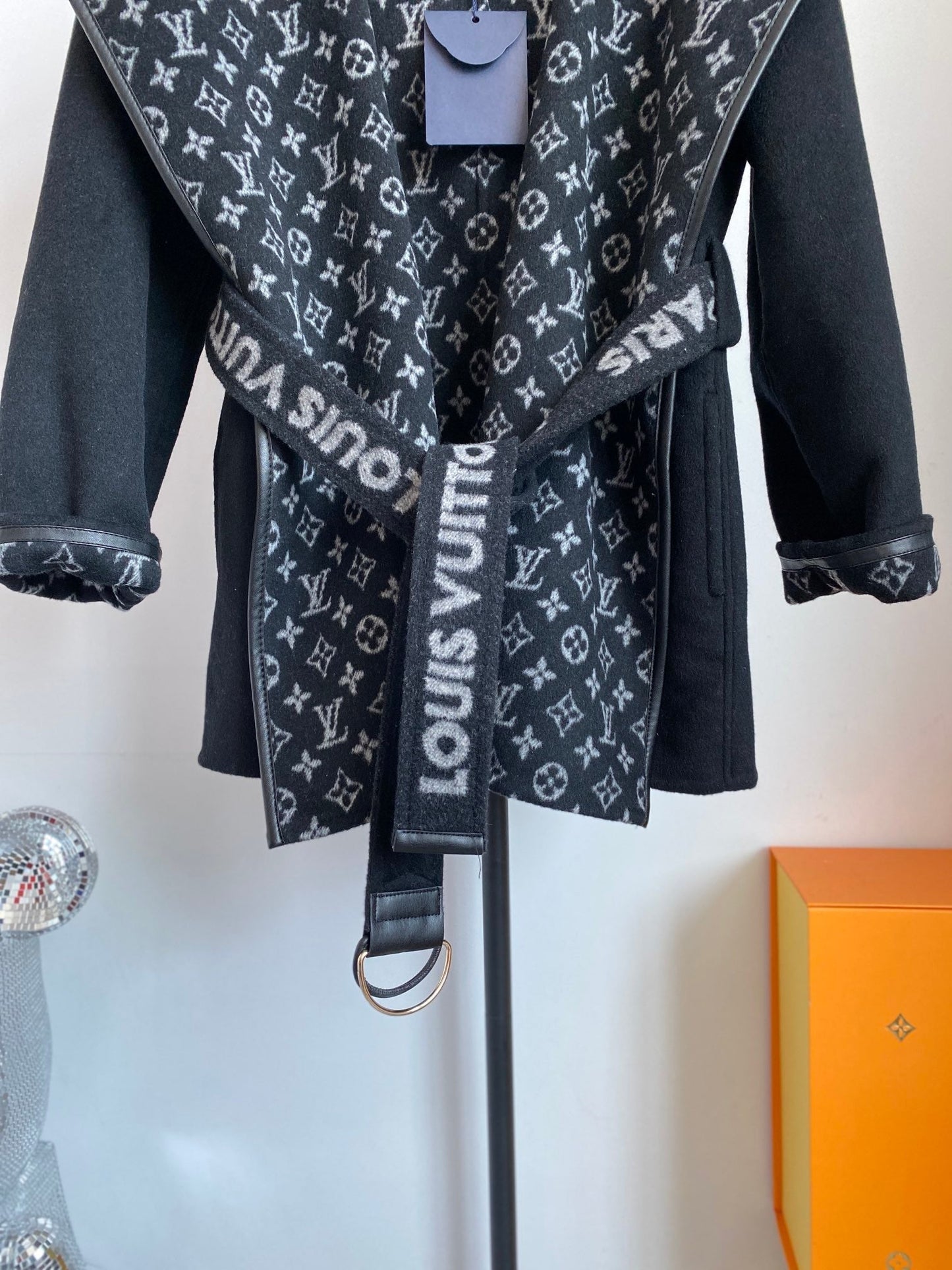 Luxury Louis Vuitton  Wrap Coat 041