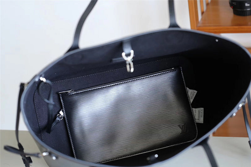 Fan Fashion Lu-Vi bags - 8074