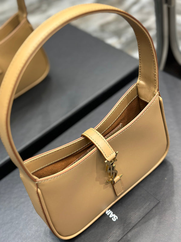 Amelia - YSL Bag - 2495
