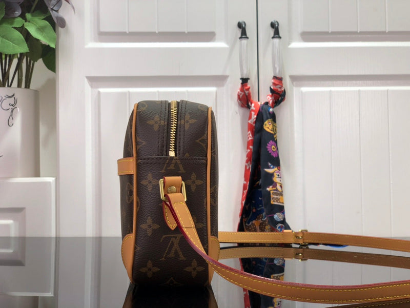 Fan Fashion Lu-Vi bags - 17357