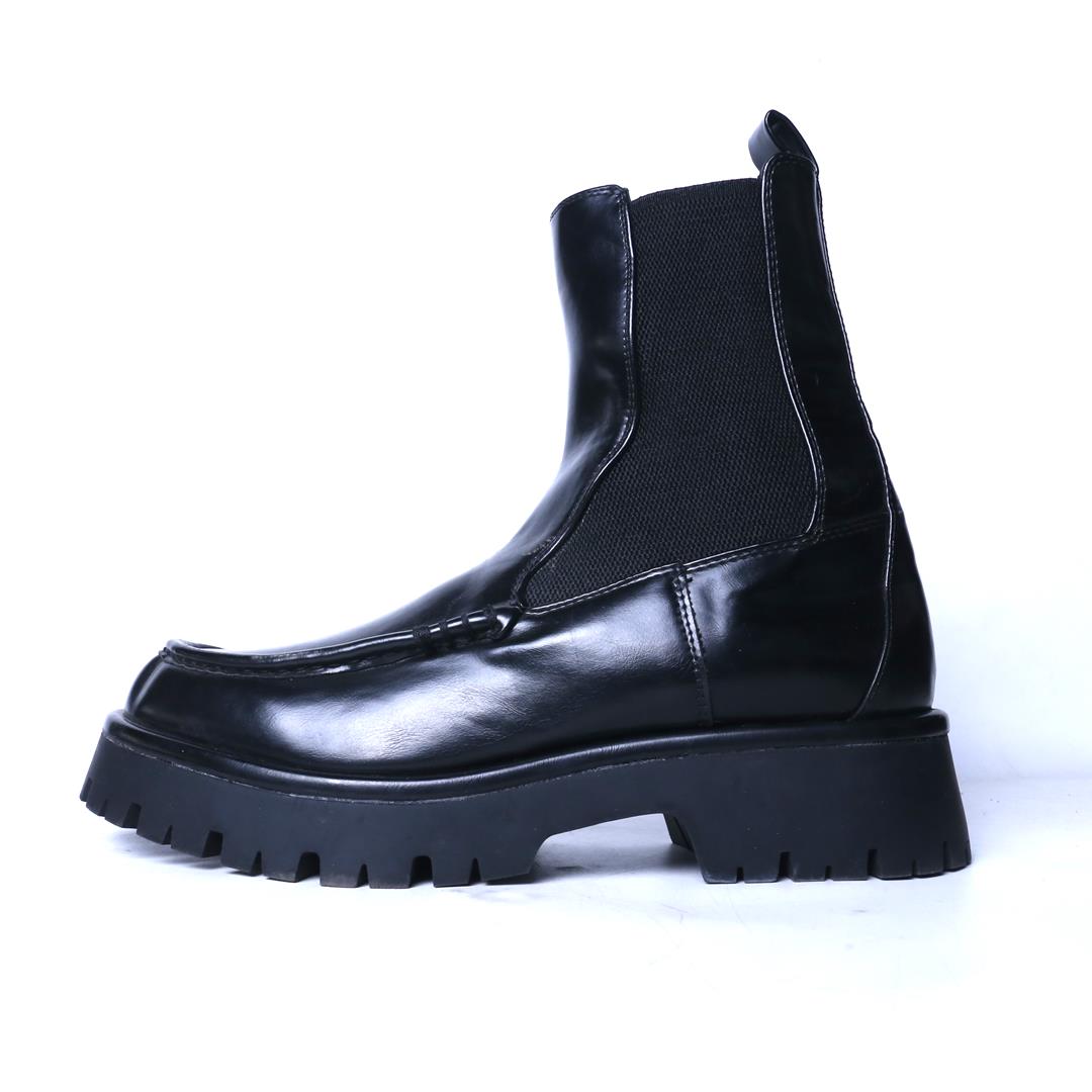 ZARA. .
