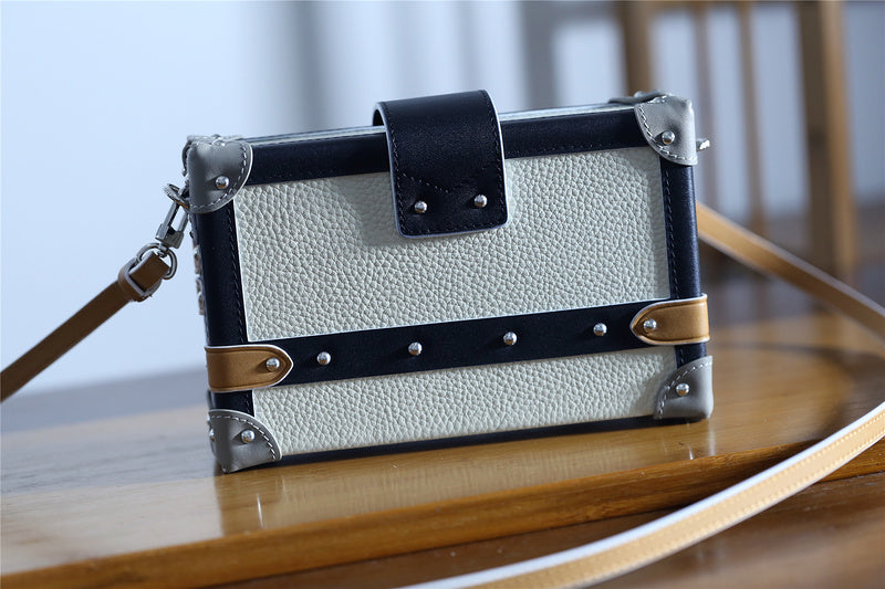 Fan Fashion Lu-Vi bags - 8231