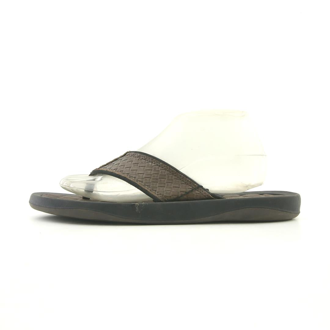 KENNETH COLE REACTION .
