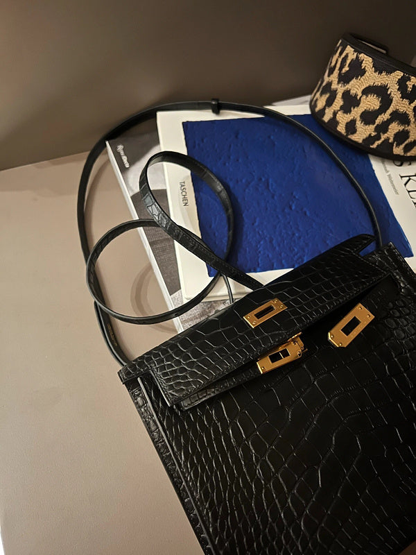Amelia - HMS Bags - 1628