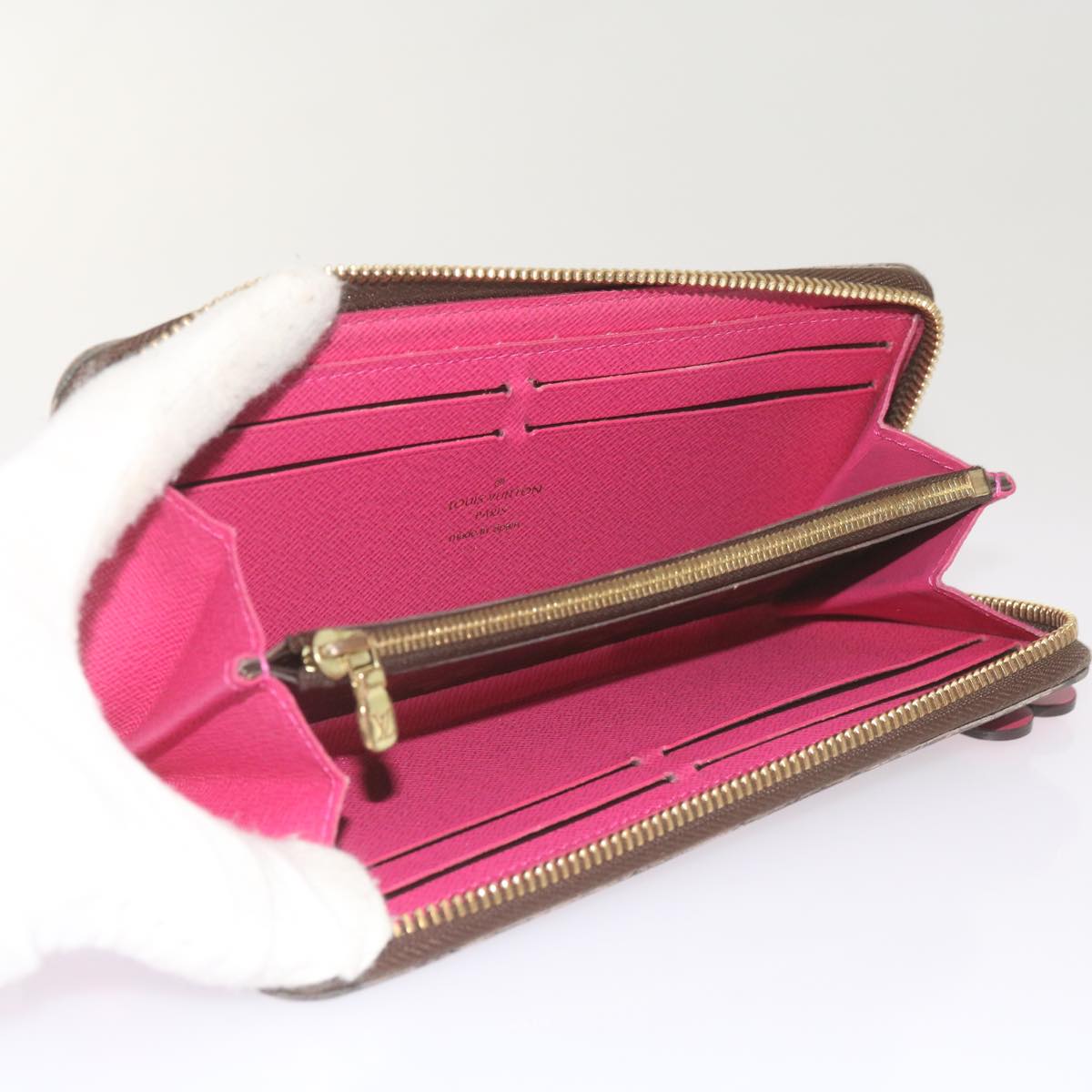 LOUIS VUITTON Zippy Wallet