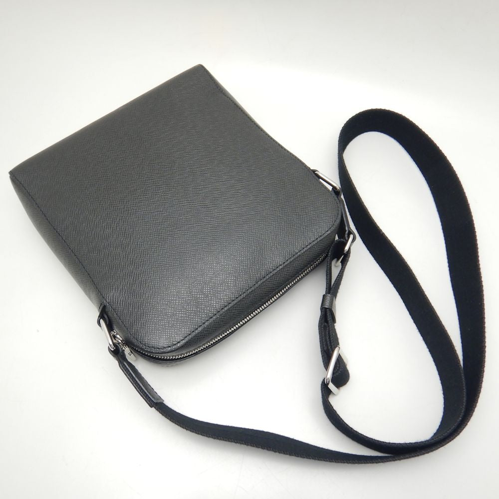 Louis Vuitton Taiga Crossbody Shoulder Bag Noir