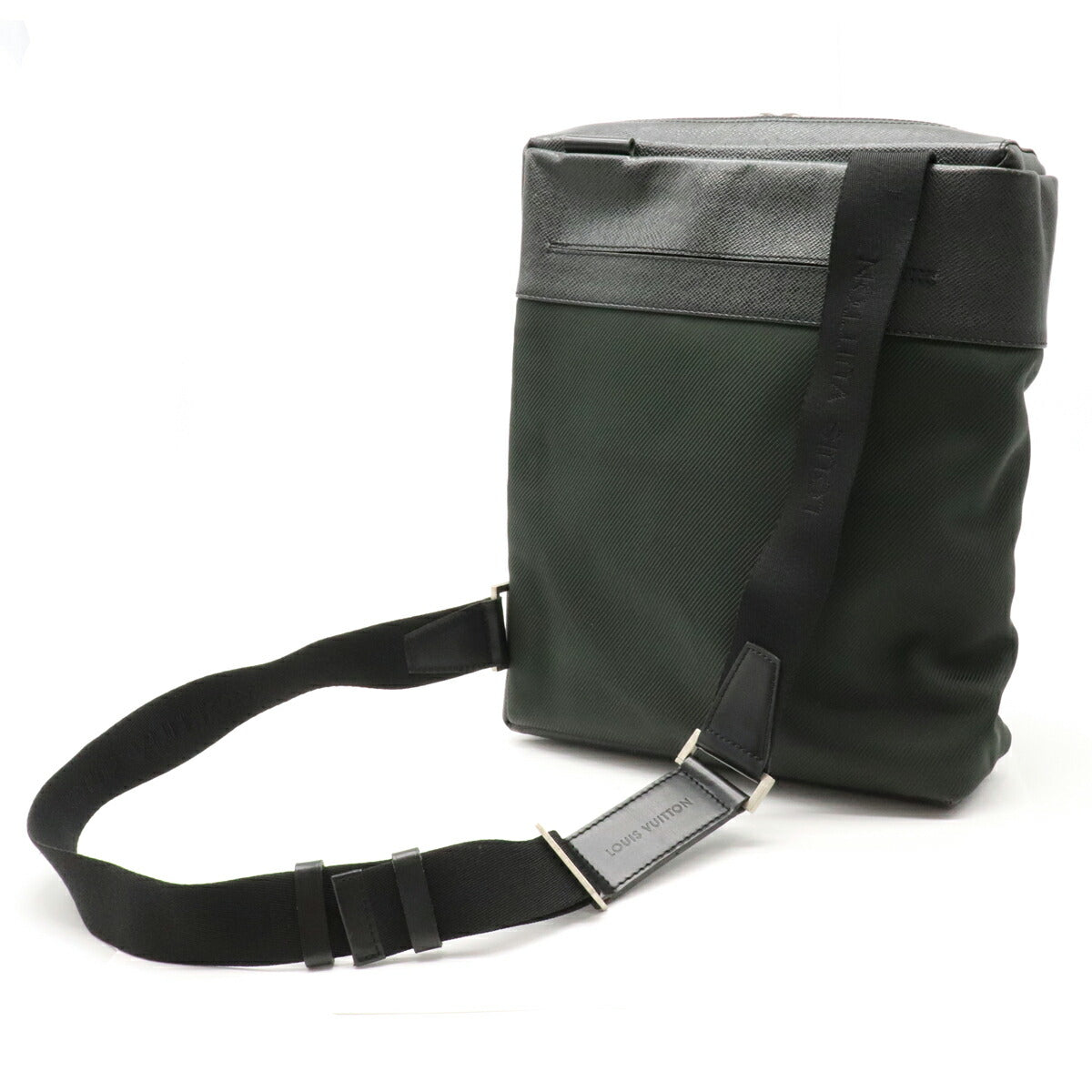Louis Vuitton Taiga Beluga Shoulder Bag