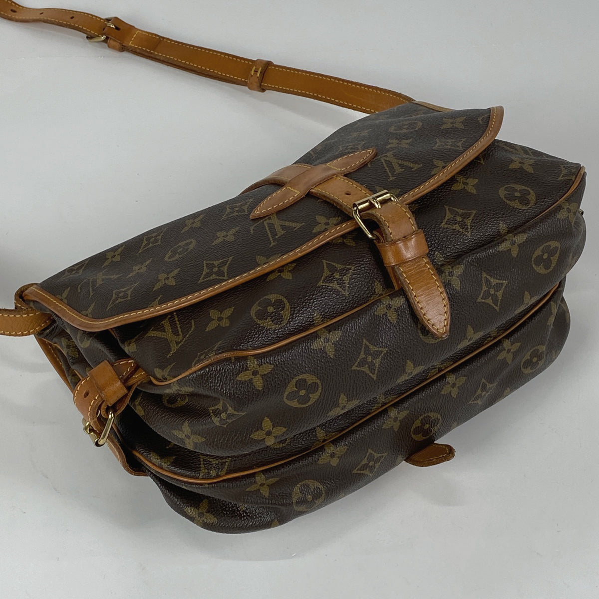 Louis Vuitton Saumur 30 Crossbody Shoulder Bag Monogram Brown