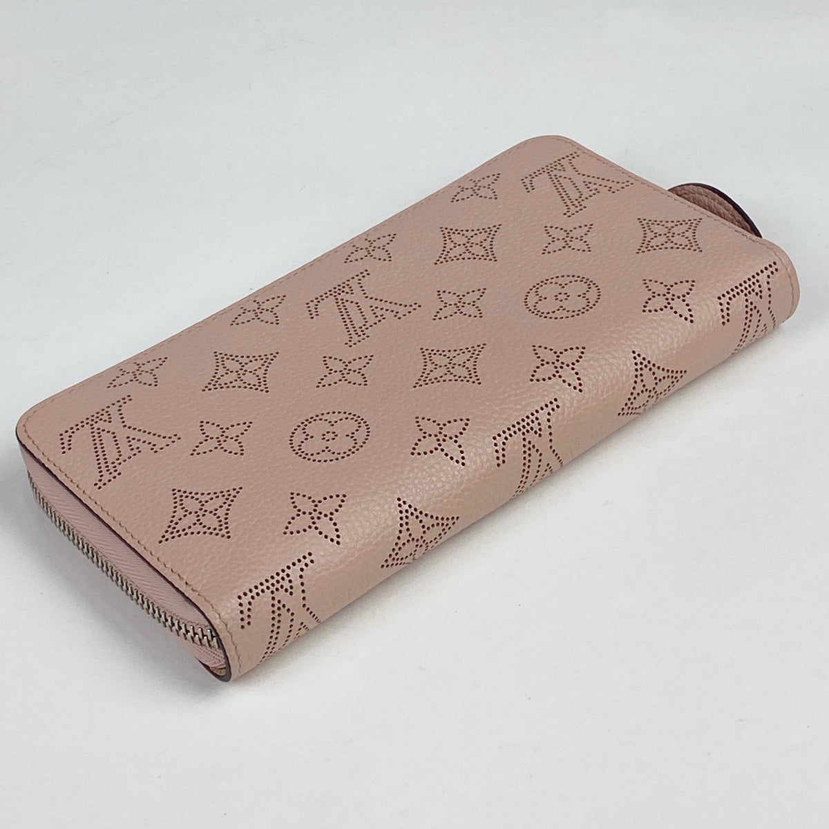 ouis Vuitton Zippy Wallet Round  Monogram Mahina Magnolia