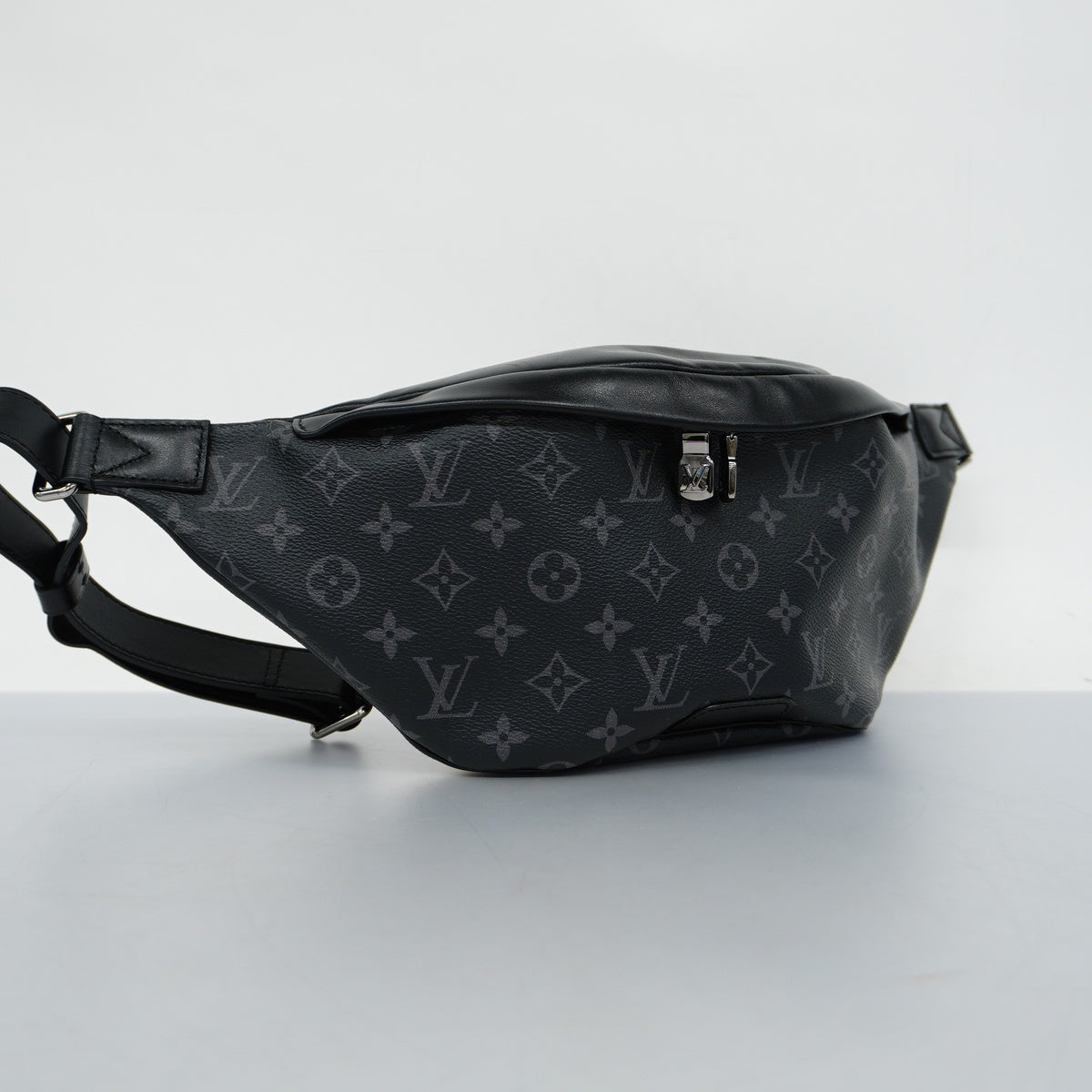 Louis Vuitton Body Bag Monogram Eclipse Discovery BumBag