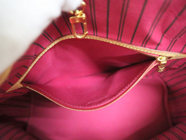 Louis Vuitton Neverfull MM Tote Bag Monogram