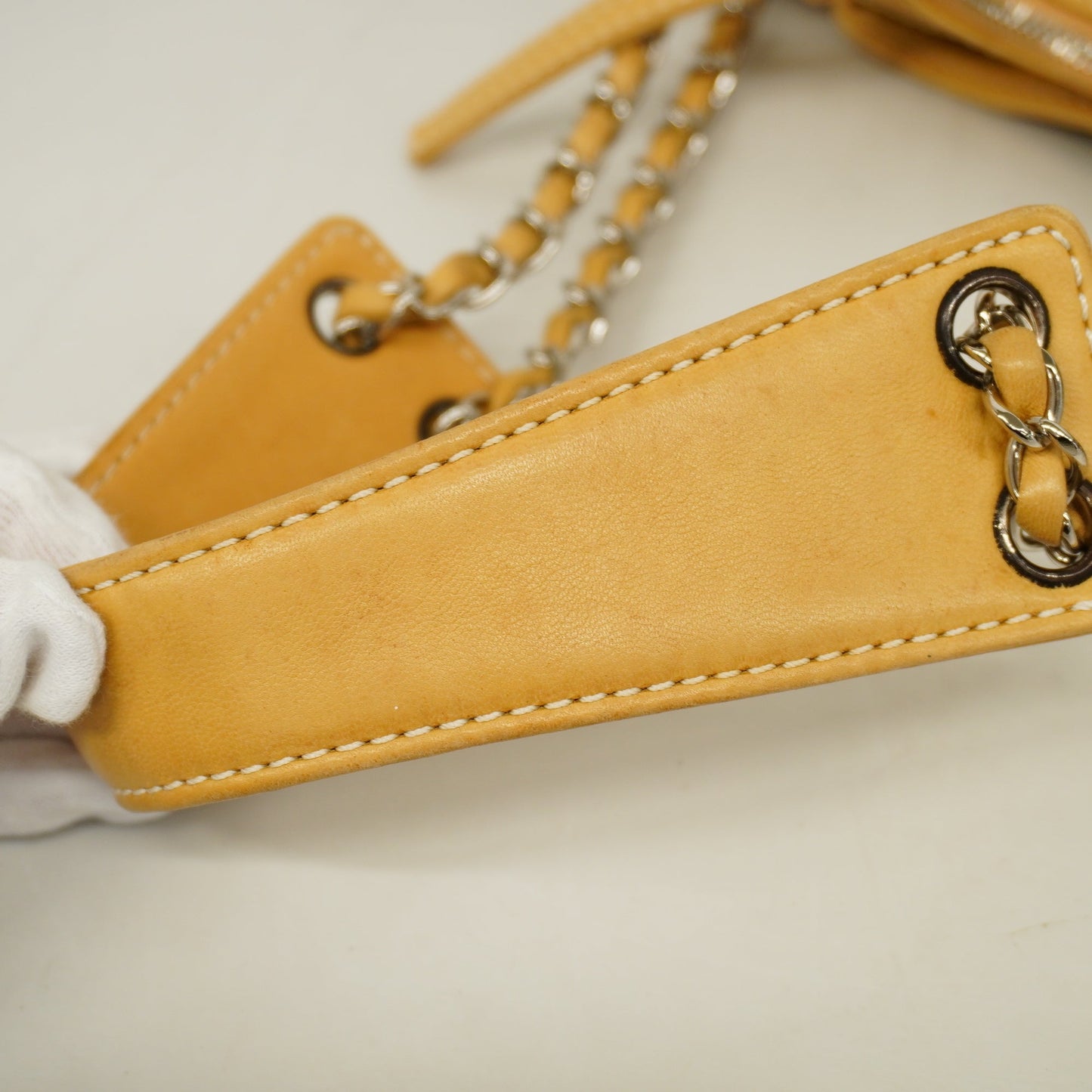 CHANEL   Chain Shoulder Women's Leather Shoulder Bag Beige